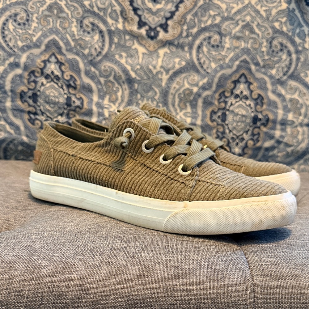 Women's Corduroy Sneakers in Olive